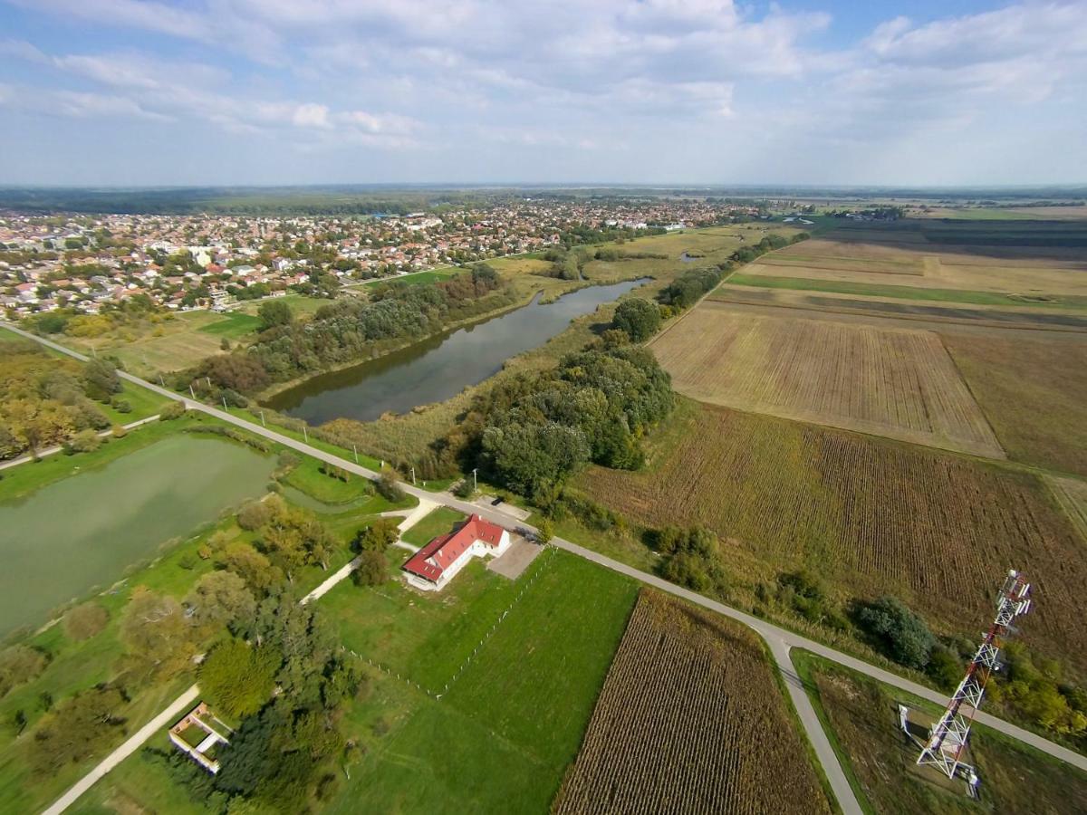 Hotel Tiszavilag Pihenohaz Tiszakécske Exterior foto
