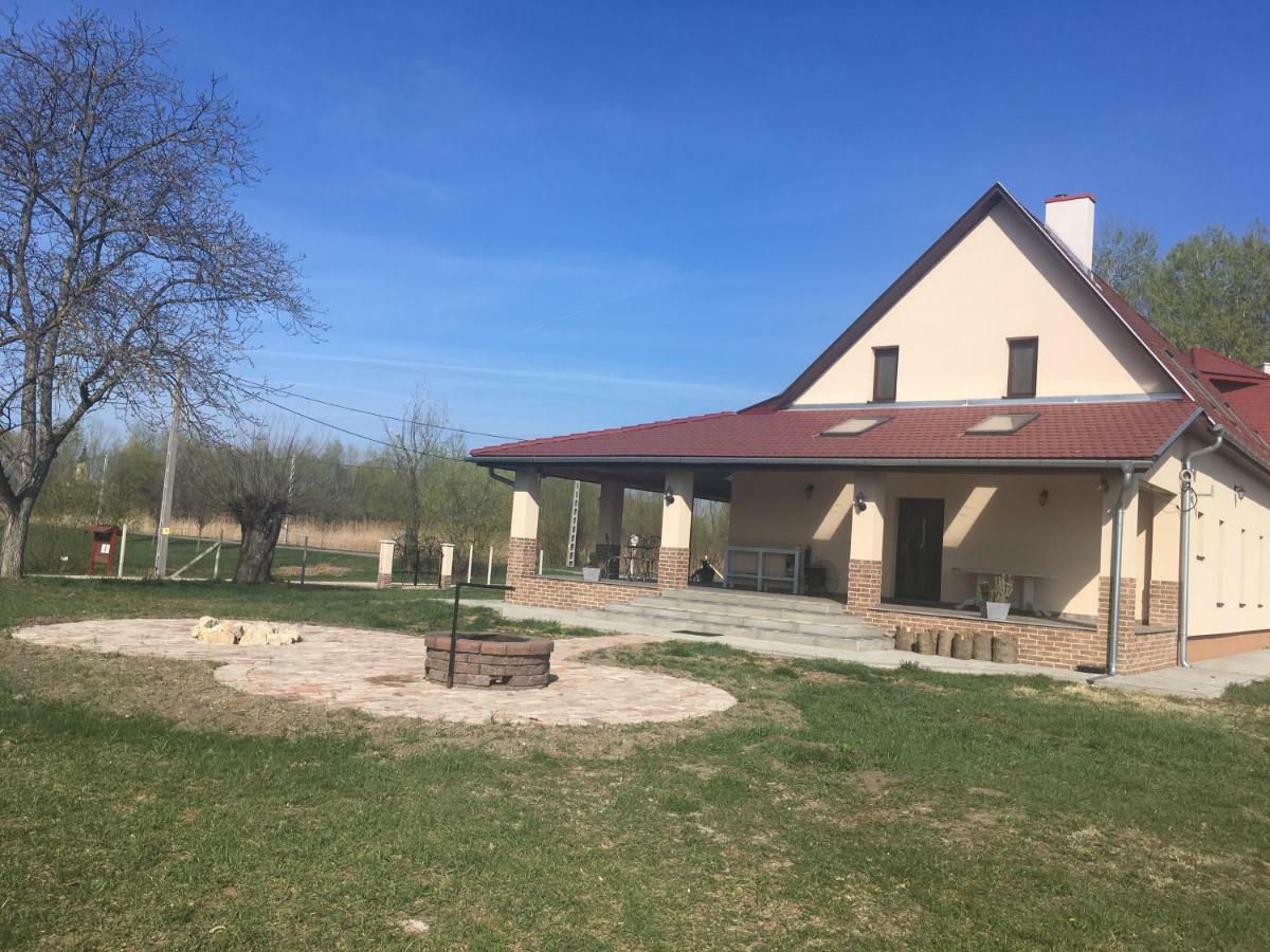 Hotel Tiszavilag Pihenohaz Tiszakécske Exterior foto
